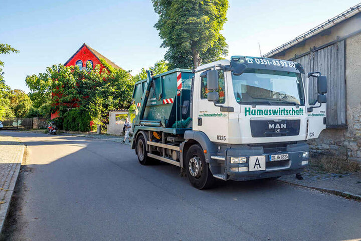 Für die Zwangsräumung waren gestern früh bereits Laster nach Gohlis (Dorfstraße) angerückt.