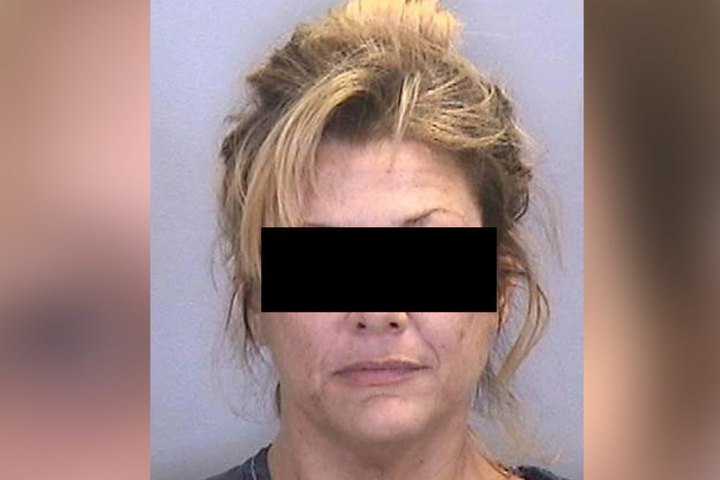Jaimie A. soll direkt vor den Augen ihrer Tochter Sex mit mehreren Teenagern gehabt haben.