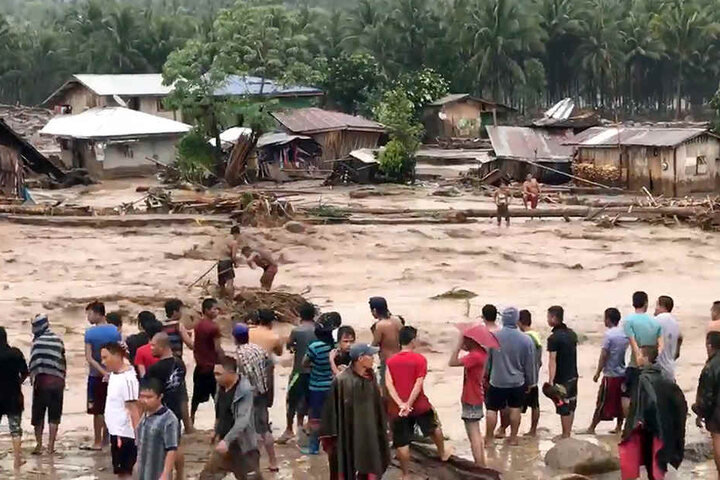 Mehr als 100 Menschen kamen in den vergangenen Tagen ums Leben, wie Polizei und die Behörden der betroffenen Provinzen Zamboanga del Norte, Lanao del Sur und Bukidnon am Samstag mitteilten.