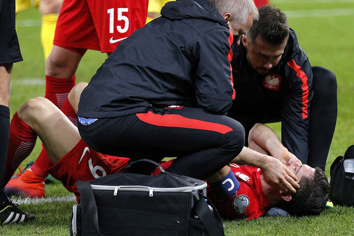 Der Bayern-Star ging zu Boden und musste behandelt werden.