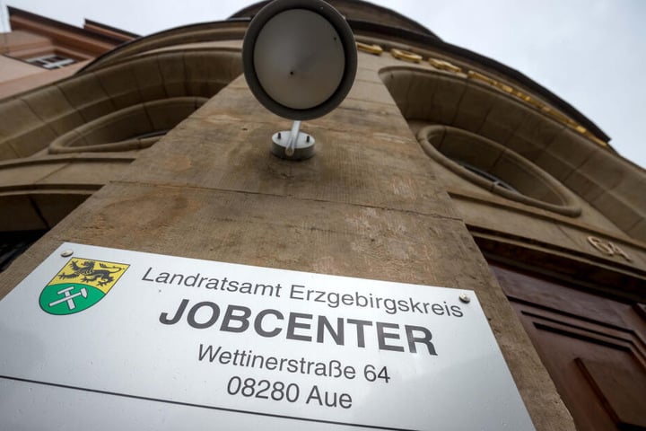 Das Jobcenter Aue verlangt einige Gutachten vom Schwerbeschädigten.