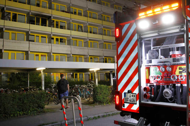 Die Feuerwehr konnte den Brand in einem Studentenwohnheim in Augsburg in den Griff bekommen.