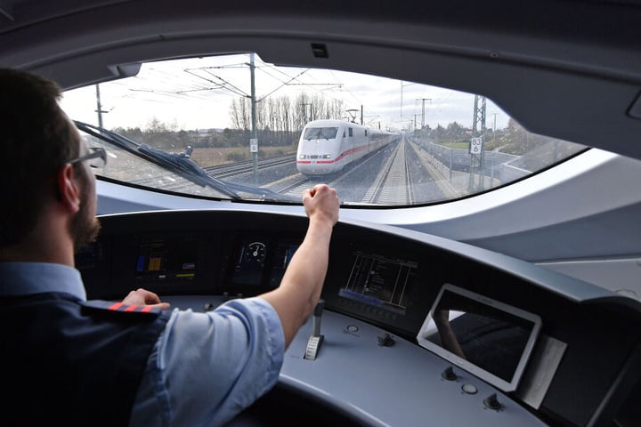 In dem Tunnel hatte der Zug anscheinend einen technischen Defekt, bewegte sich keinen Zentimeter mehr. (Symbolbild)