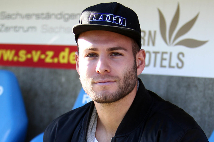 Neuzugang Berkay Dabanli durfte beim Spiel gegen Halle nur zuschauen, er ist noch nicht spielberechtigt.