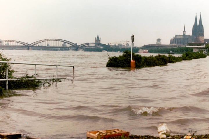 1980 stieg das Hochwasser des Rheins in Köln auf über neun Meter.