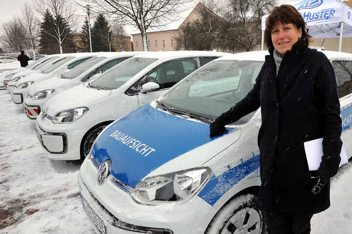 OB Pia Findeiß präsentierte am Mittwoch stolz die neuen Elektroautos.