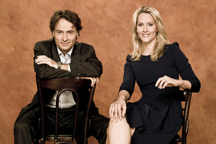 Judith Rakers und Giovanni di Lorenzo talken bei "3nach9" für Radio Bremen.