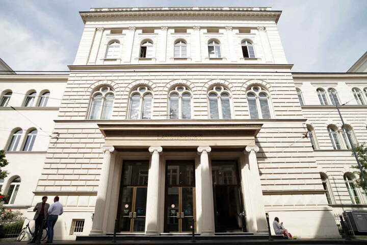 Bonn: Der Eingang des Landgerichtes.