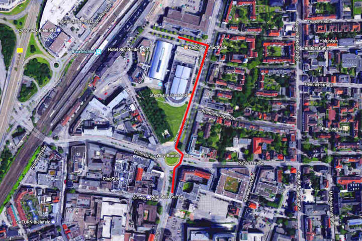 Es sind nur wenige Hundert Meter weiter in Richtung Innenstadt. Aber am neuen Standort werden Parkplätze Mangelware sein!