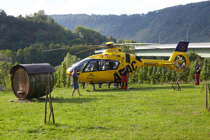 Ein Hubschrauber brachte den Mann in eine Spezialklinik. (Symbolbild)