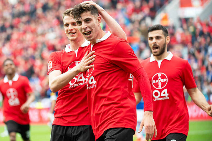Kai Havertz (M.) brachte Bayer 04 Leverkusen in Führung. Damit liegt die Werkself momentan auf Rang vier.