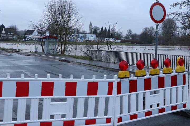 Die Ringstraße wurde wegen der Überflutung gesperrt.