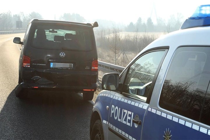Der VW T5 sah von außen betrachtet nicht allzu schwer beschädigt aus.