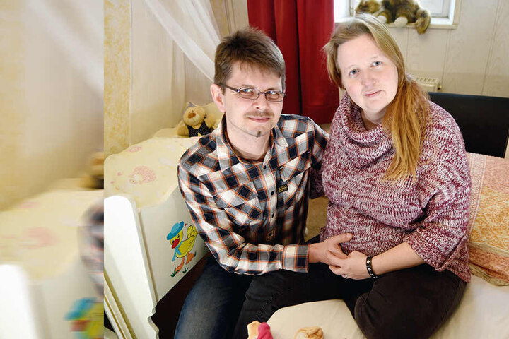 Jennifer Kandziora (40) und Alexander Sterz (38) erwarten Ende April ihr Baby. Eine Hebamme hat das Paar allerdings noch immer nicht gefunden.