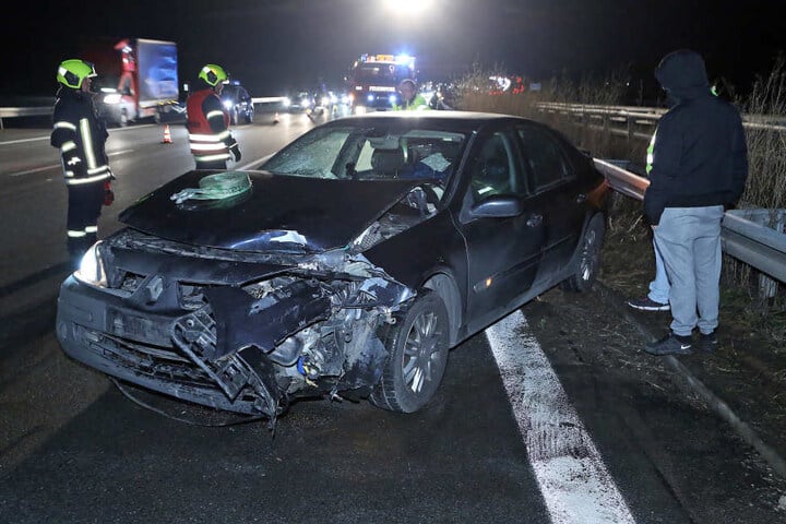 Ab dem Donnerstagnachmittag kam es auf der A4 zu mehreren Verkehrsunfällen. Immer stießen Fahrzeuge wegen Glätte zwischen Siebenlehn und Dresden-Nord zusammen.