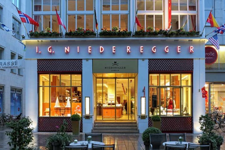 Ein tödlicher Unfall überschattet den Betrieb des Café Niederegger.