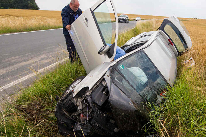 Zwei Personen wurden bei dem Unfall verletzt.