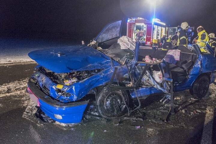 Der Opel Astra wurde vollkommen zerstört. Der Fahrer hatte keine Überlebenschance.