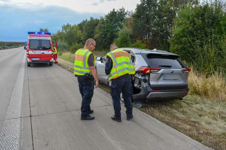 Dabei wurden drei Menschen verletzt.