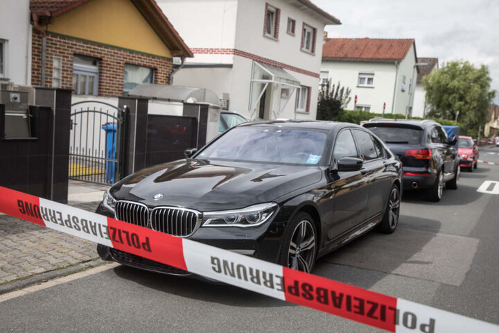 Ein Flatterband der Polizei sperrte den Tatort ab, wo der Mann erschossen wurde.