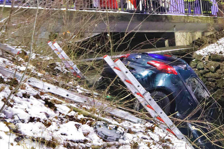 Der Autofahrer wurde bei dem Unfall in Oberstdorf in Bayern leicht verletzt.