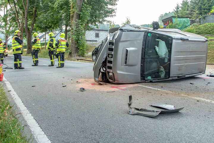 Der Fahrer wurde verletzt.
