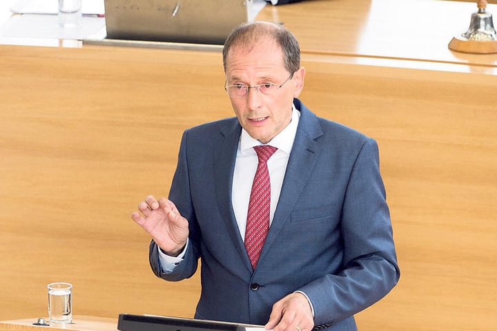 Die Echtheit des Schreibens wird derzeit geprüft, so Innenminister Markus
Ulbig (52, CDU). Ermittelt werde in alle Richtungen.