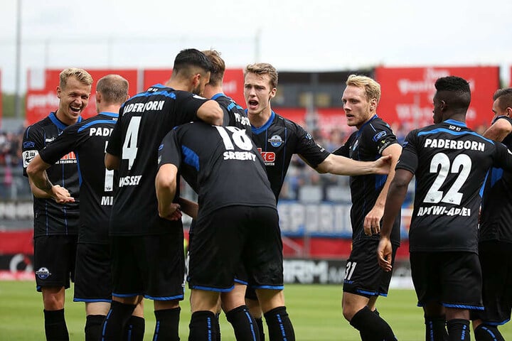 Spitzenreiter! Die Mannschaft des SCP fuhr mit guter Laune wieder zurück nach Paderborn.