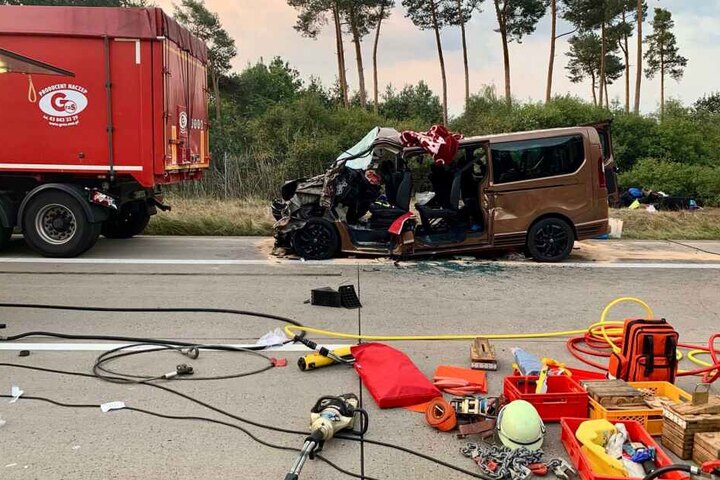 Gegen 9.30 Uhr konnte die Sperrung des Autobahnabschnitts aufgehoben werden.