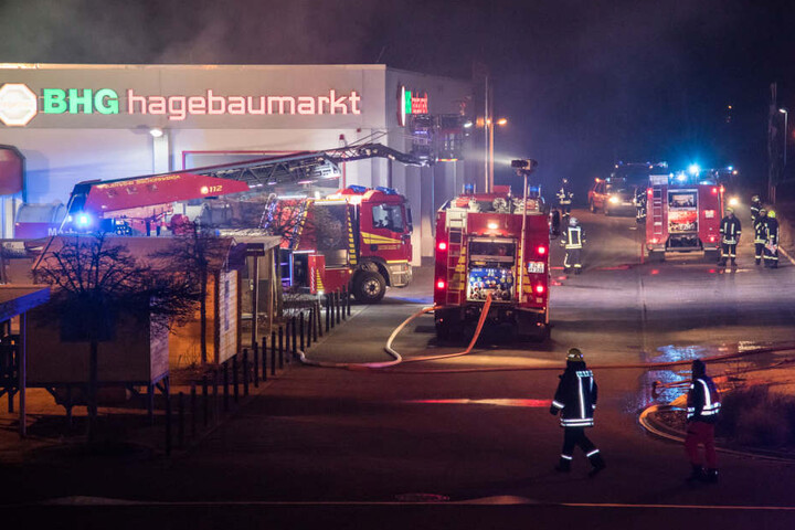 Über 60 Kameraden waren im Einsatz.