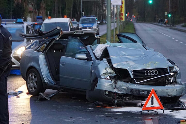 Der Audi wurde komplett zerstört.