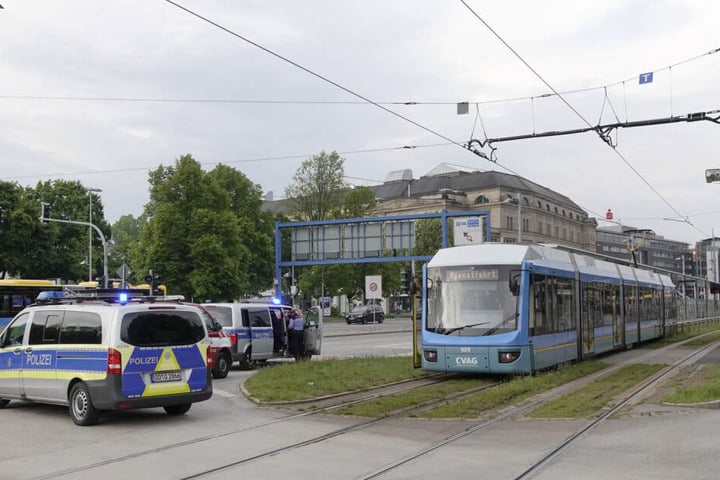 Für die Unfallaufnahme musste der Bereich gesperrt und der Tram-Verkehr umgeleitet werden.