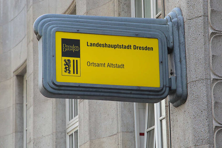 Das Zentrale Bürgerbüro hatte zwar faktisch auf, Anträge konnten aber nicht bearbeitet werden. Auch das Ortsamt Altstadt war lahmgelegt.