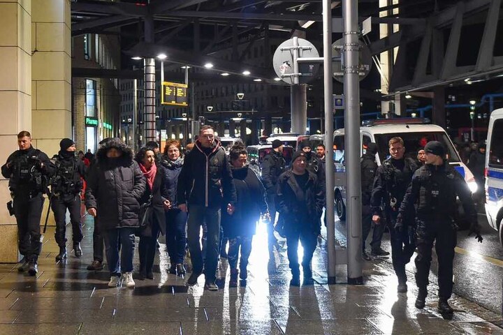 Pegida-"Spaziergang" auf der Wilsdruffer Straße.