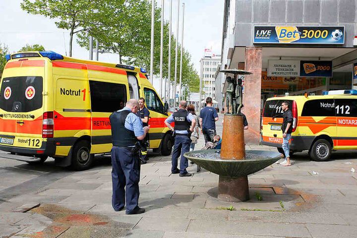 Einsatzkräfte nach einem Messerangriff in Chemnitz.In der Waffenstatistik lag die Stadt eher hinten.