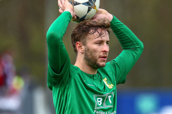 "Solange mich meine Beine tragen können, möchte ich den Verein auf diese Weise unterstützen": Der Mittelfeldspieler unterschrieb einen Vertrag bis 2021.