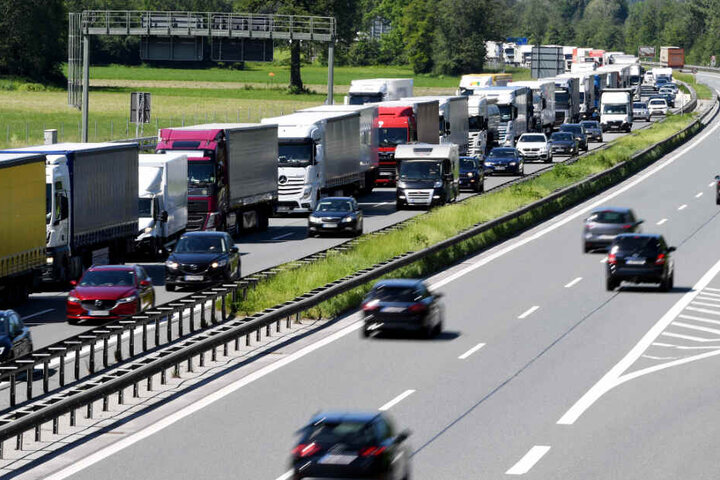 Die sogenannte Blockabfertigung von Lastwagen sorgt aktuell für einen erheblichen Streit.