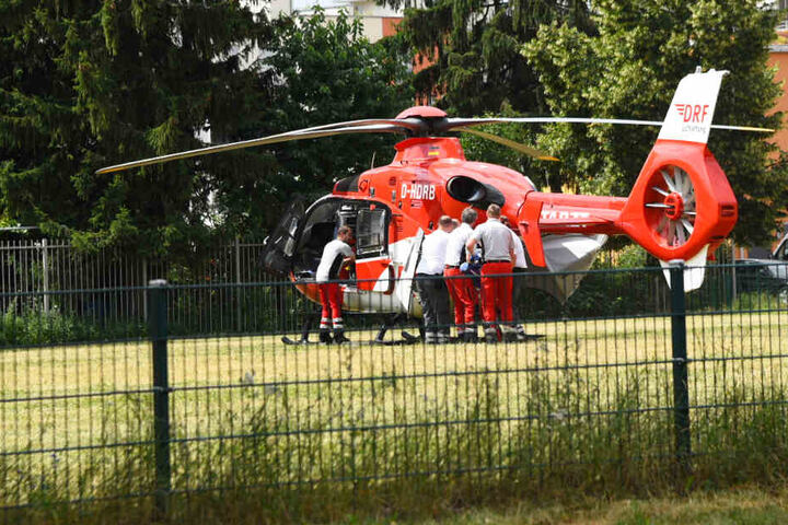 Der Mann kam per Hubschrauber in eine Spezialklinik.