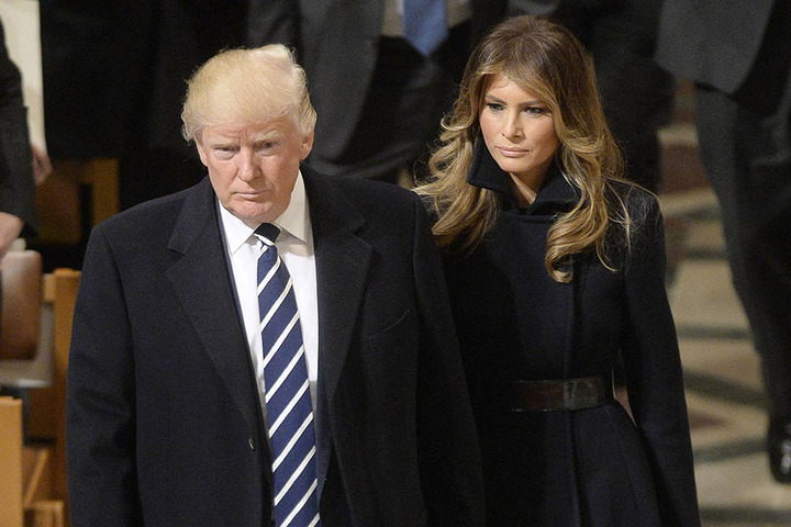 Melania und Donald Trump bei einem Gottesdienst nach seiner Amtseinführung. Dabei wurde das Paar das letzte Mal gemeinsam gesehen.