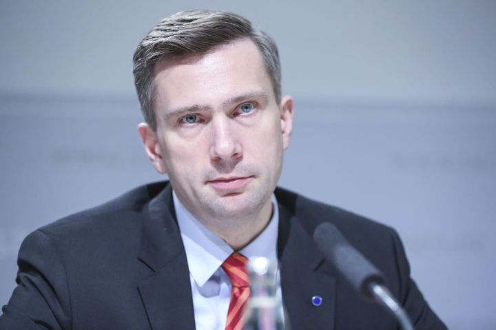 Sachsens Verkehrsminister Martin Dulig (43, SPD). Sein Haus greift jetzt auf der A4 durch.