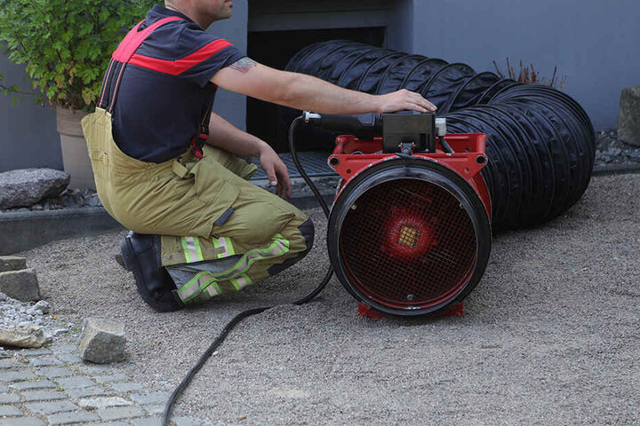 Das Gas musste mit diesem Gerät abgepumpt werden.