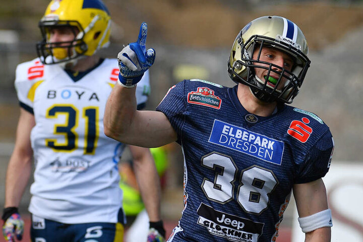 William James jubelt nach seinem Touchdown.