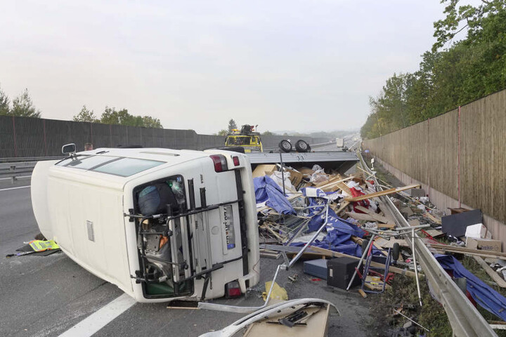 Die zwei Insassen wurden bei dem Unfall leicht verletzt.