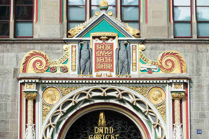 Am Landgericht Halle (Saale) wird seit Montagmorgen über das Schicksal des ehemaligen Mister Germanys entschieden.