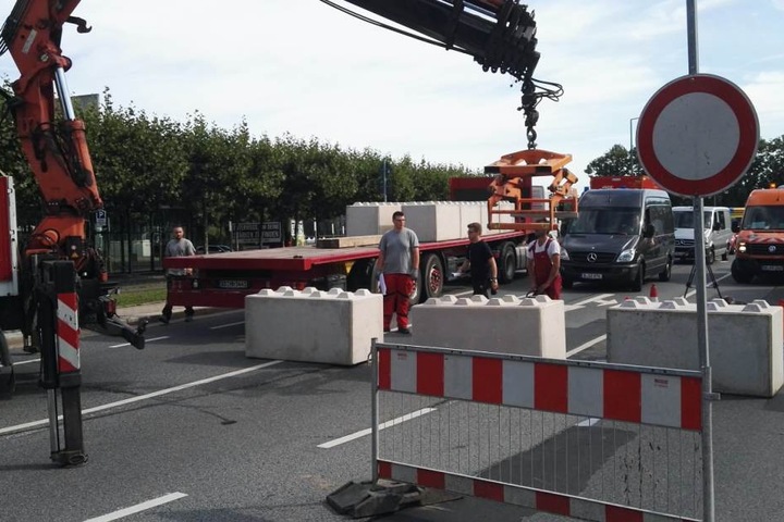 In der Innenstadt wurden am Freitagvormittag die Nizza-Sperren errichtet. Hier gibt es für Autofahrer kein Durchkommen mehr.
