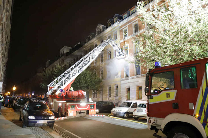 In der Uhlandstraße brach in einer Wohnung ein Feuer aus.