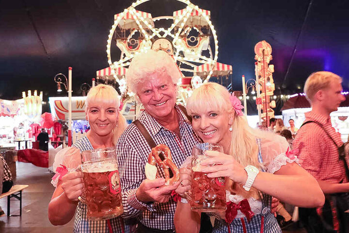 Claudia (re.) & Carmen - die Dixie-Zwillinge mit Achim Schleese.