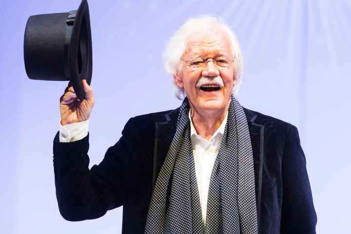 Carlo von Tiedemann feiert live in seinen 75. Geburtstag herein.