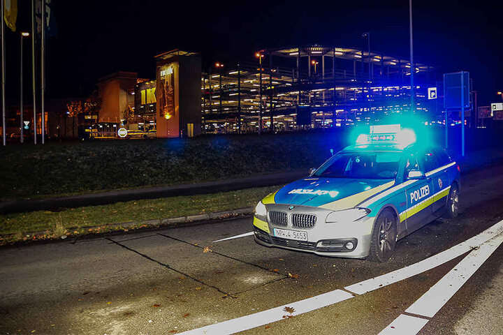 Die Polizei Bielefeld hat sämtliche Zufahrten gesperrt.