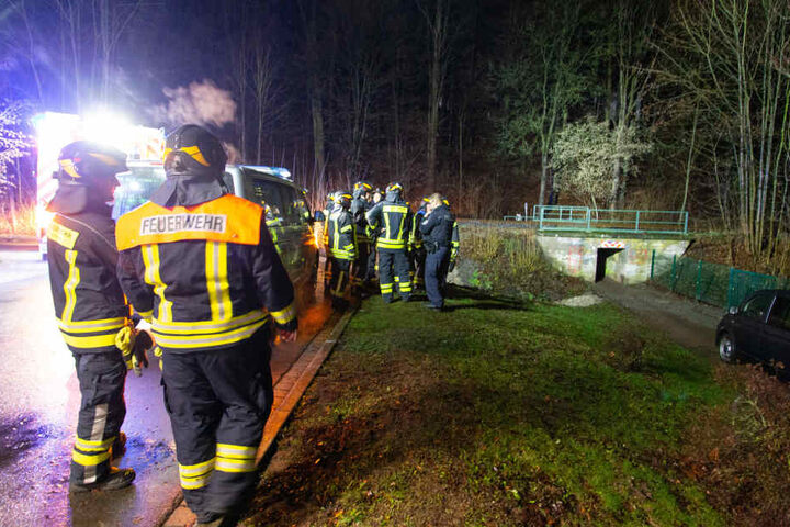 Die Feuerwehr unterstützte die Polizei vor Ort.